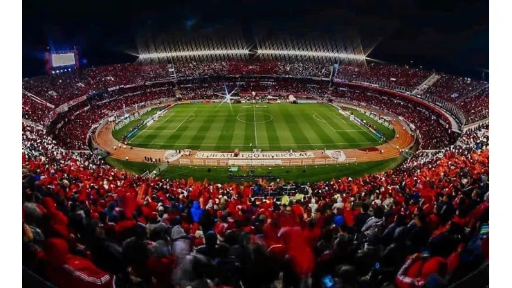 Foto del estadio Monumental en plena fiesta.