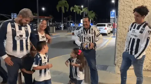 La afición de Monterrey esperó ilusionada al plantel en Aguascalientes