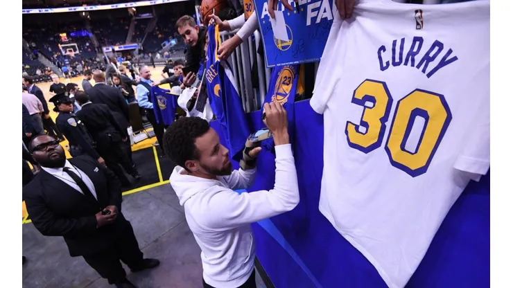 Stephen Curry mandó un mensaje a la liga por dudar de Warriors