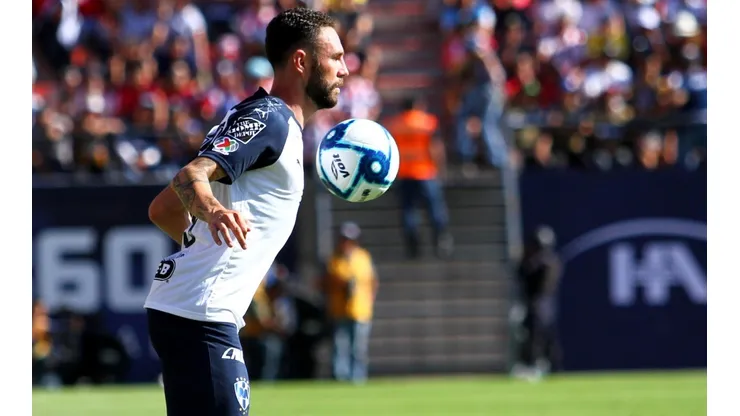 Layún sorprendió con sus bellos zapatos en Instagram