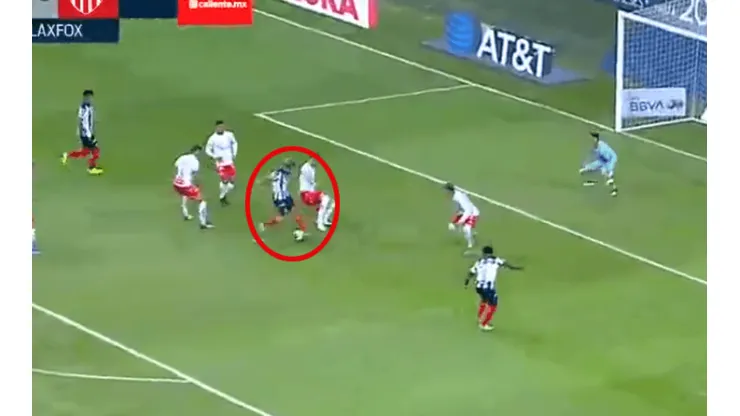 La ley del fútbol: Pizarro falló dos goles antes del empate de Necaxa
