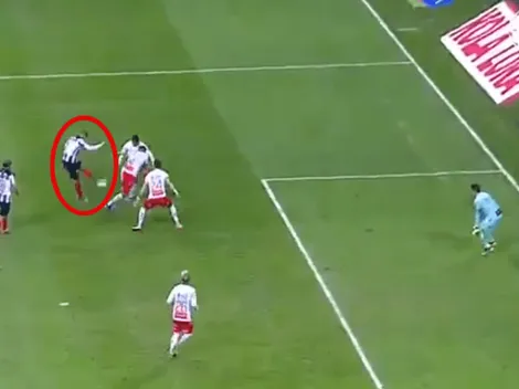 Es un toro: Janssen pasó a todos por encima y anotó el 2-1 de Rayados