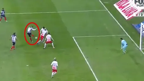 Es un toro: Janssen pasó a todos por encima y anotó el 2-1 de Rayados