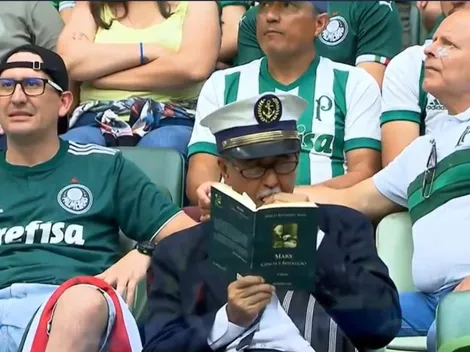 Fue a la cancha a leer en modo de protesta, los hinchas se calentaron y lo terminaron echando