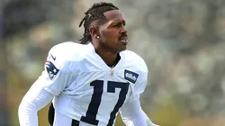 Está loco: Antonio Brown volvió a pegarle a Robert Kraft