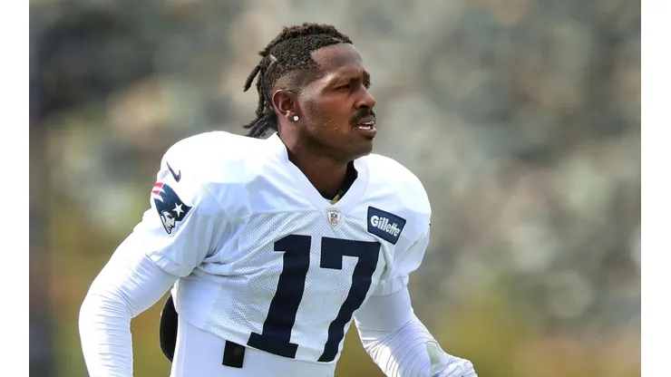 Está loco: Antonio Brown volvió a pegarle a Robert Kraft