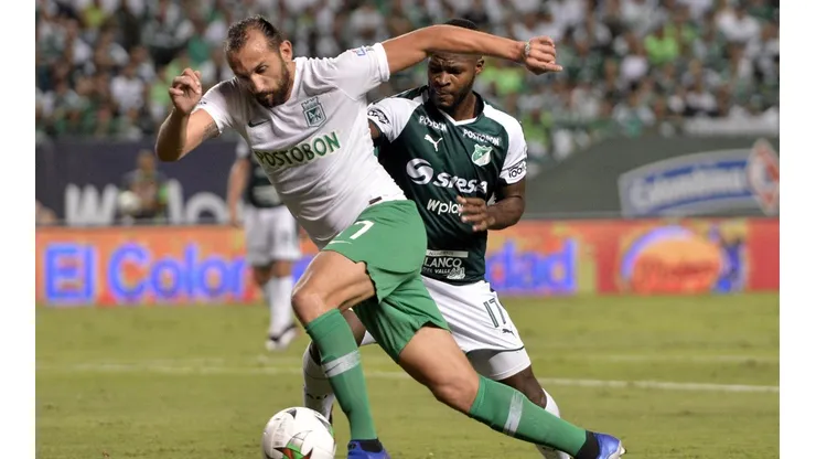 Barcos durante un partido de Atlético Nacional.