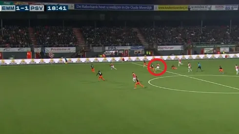 Desde ahí le pegó Glenn Bijl pero no sirvió para nada.