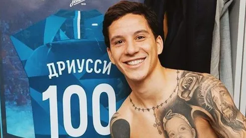 No damos más: Driussi imitó la foto de Messi con sus seis Balón de Oro