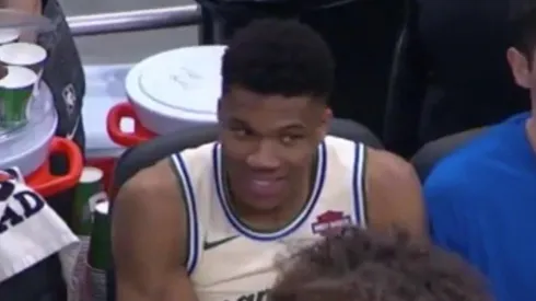 Antetokounmpo no tenía a quién besar en cámara y resolvió como un campeón