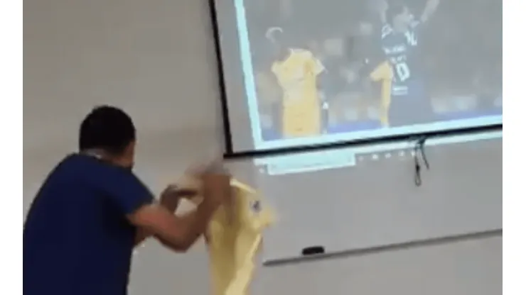 VIDEO: Alumno se burló de profesor que había cantado victoria anticipada de Tigres