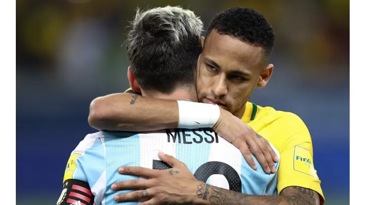 Messi y Neymar en un enfrentamiento de selecciones.