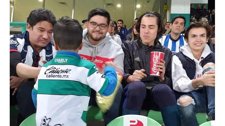 Pequeño fanático de Santos felicitó a fans de Monterrey
