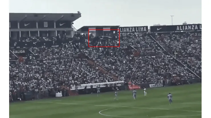 El panel se cayó mientras se jugaba el partido entre Alianza y Cristal.