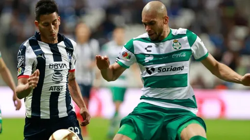 Maxi Meza jugó un mal primer tiempo y Twitter no lo perdonó