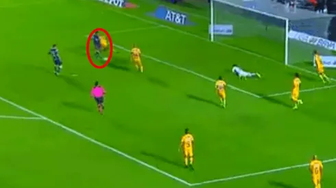 Gio Dos Santos marcó el tercero para América antes del descanso