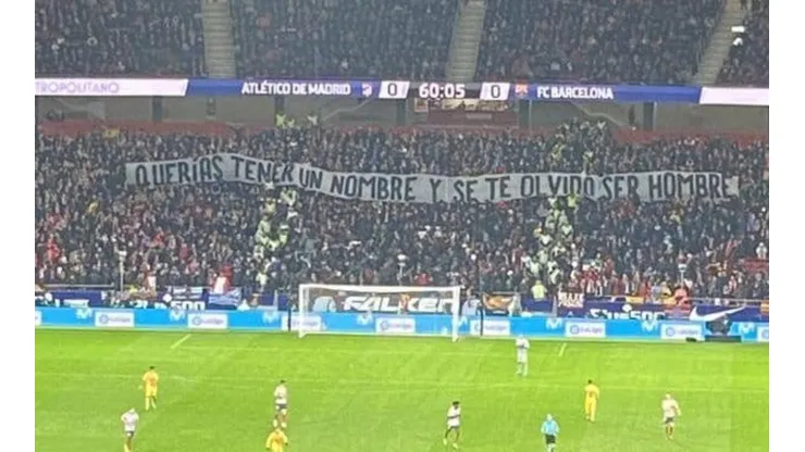 Los fans del Atlético hicieron una bandera para Griezmann con un duro mensaje