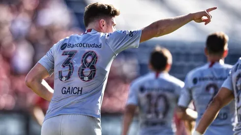 El festejo de Adolfo Gaich, la figura del partido.