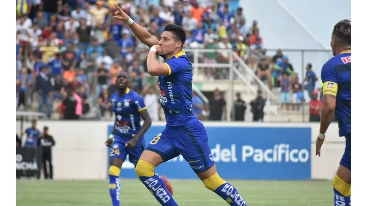 Delfín vs. Macará