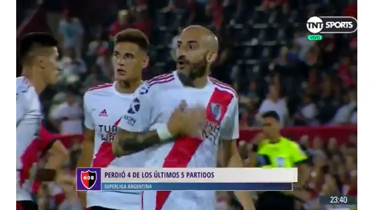 Fuera de lugar: el gesto que le hizo Pinola a los hinchas de Newell's