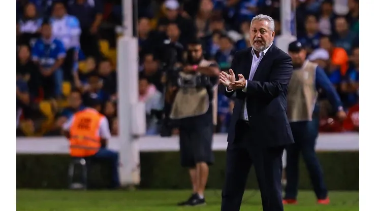 Víctor Vucetich podría dejar Querétaro tras la eliminación