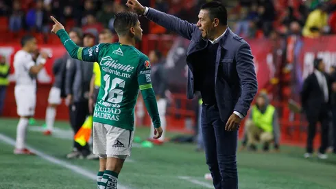 León quedó fuera insólitamente y Twitter castigó a Ambriz por "miedoso"