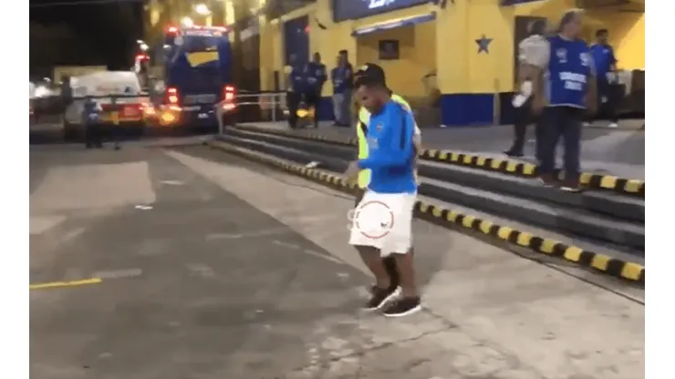 ¿Qué pasó Carlitos? Tevez se fue 5 minutos antes del final del partido