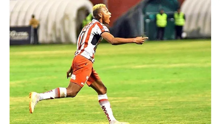 Jefferson Caicedo arribó desde Técnico Universitario.