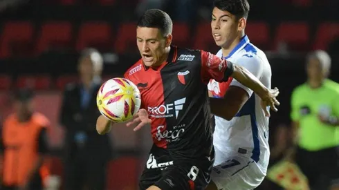 Fernando Zuqui jugando para Colón de Santa Fe.