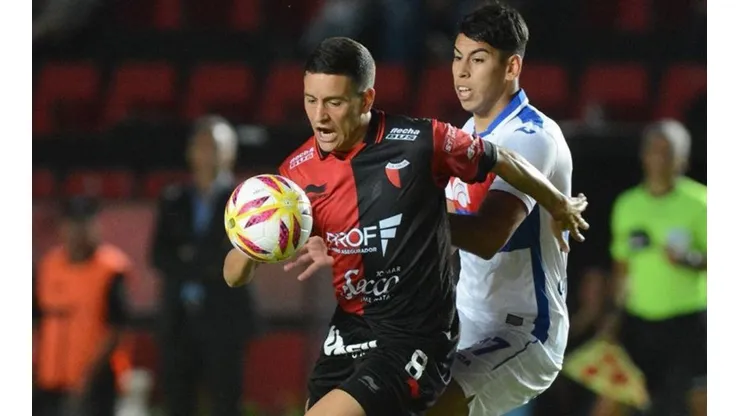 Fernando Zuqui jugando para Colón de Santa Fe.