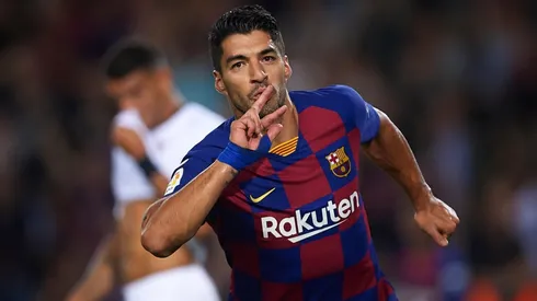 Luis Suárez festejando un gol en Barcelona.