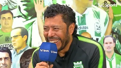 Morimos de risa: esta es la posición favorita en la cama de René Higuita