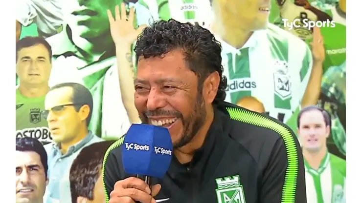 Morimos de risa: esta es la posición favorita en la cama de René Higuita