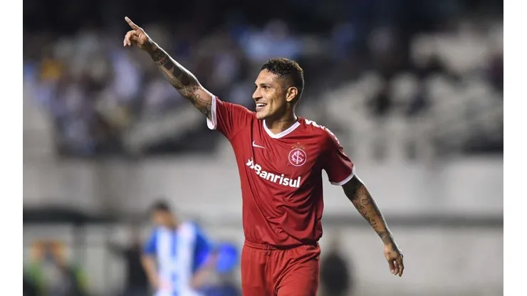 El representante de Paolo Guerrero lo acercó a Boca: "Estaría feliz"
