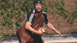 ¡Cambió de deporte! Almeyda se lució al mejor estilo NFL