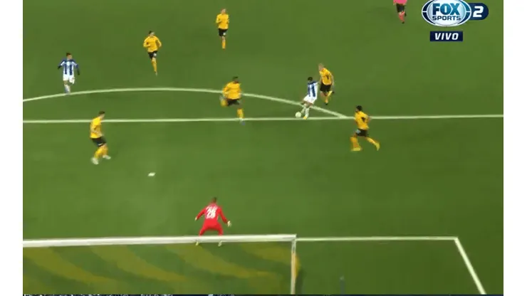 Tecatito Corona no podía creer el gol que falló para Porto