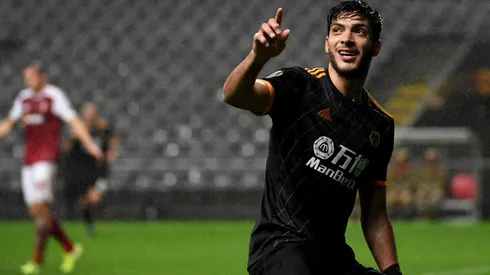 El gran partido de Raúl Jiménez para Wolves frente a Praga
