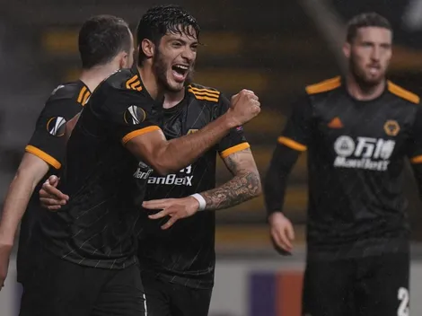 Raúl Jiménez ganó las espaldas de la defensa rival y, de cabeza, marcó la igualdad