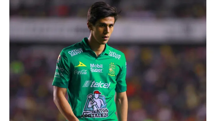 Una buena y una mala para Macías: hizo un gol, pero salió lesionado