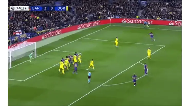¡Travesaño! Lo que faltaba: que Messi hiciese este gol de tiro libre
