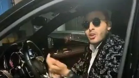 Vega baila en la cancha y en su auto.