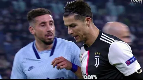 Héctor Herrera se defendió ante la agresión de Cristiano Ronaldo