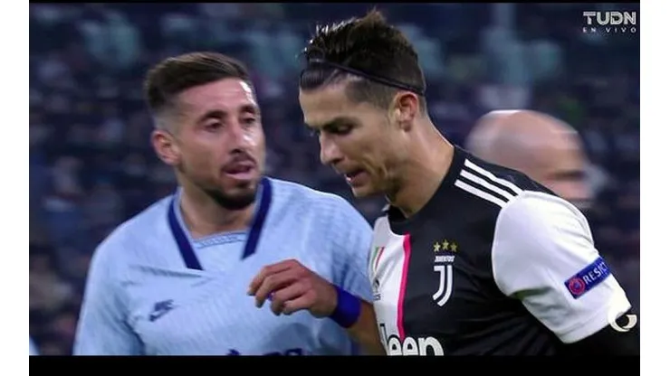 Héctor Herrera se defendió ante la agresión de Cristiano Ronaldo