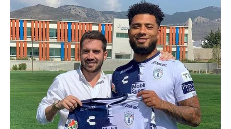 Kazim-Richards ya se puso la camiseta de Pachuca.
