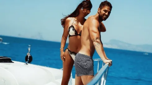 Daniella Semaan subió foto en traje de baño junto a Fábregas y Falcao le comentó