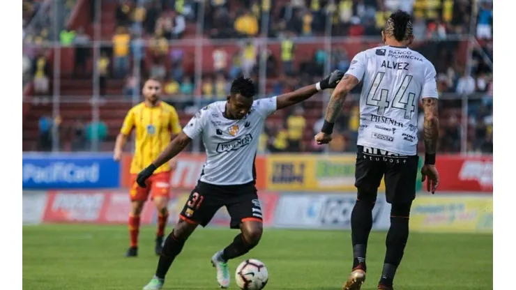 Barcelona cayó en el cotejo de ida ante Aucas.