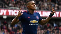 Antonio Valencia con la camiseta de Manchester United.