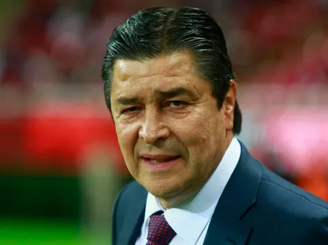Oficial: Luis Fernando Tena seguirá siendo el DT de Chivas en 2020