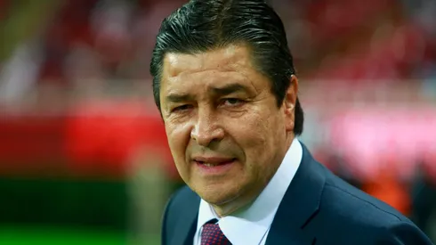 Luis Fernando Tena tiene el apoyo de Ricardo Peláez para seguir al mando del equipo.