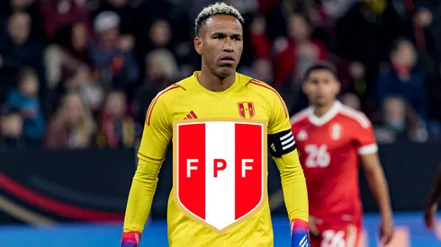 Pedro Gallese tapando para Perú.